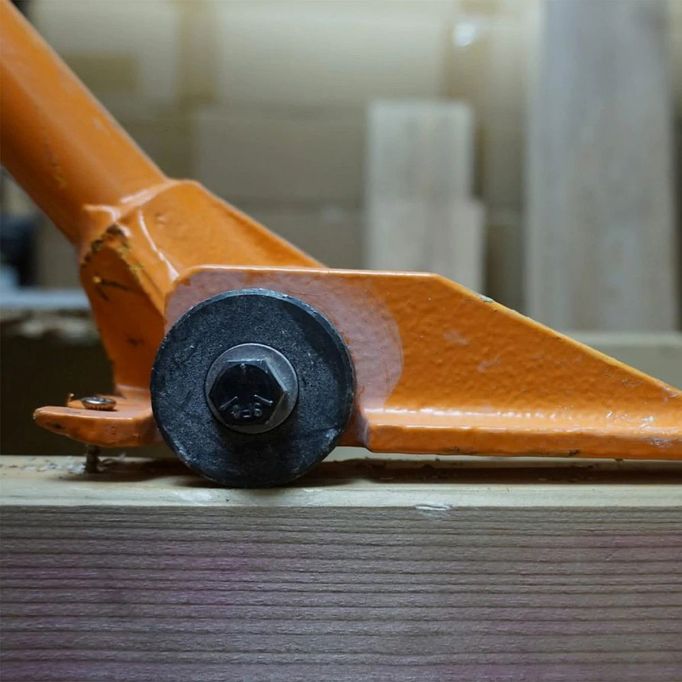 Gutster 60" Round Handle Demolition Bar